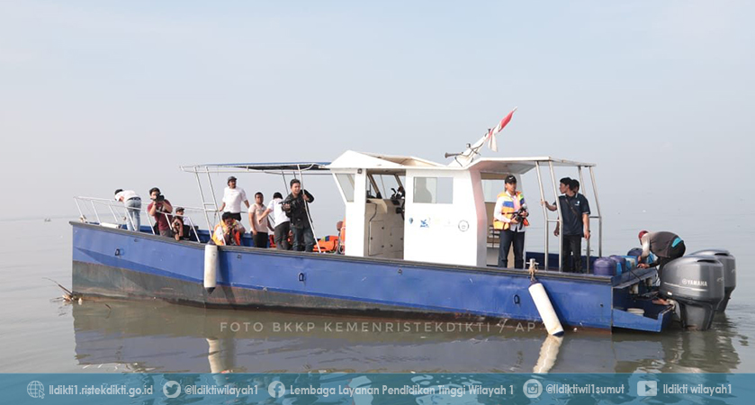 Menristekdikti dan Ketua KPK Jajal Kapal Penangkap Cumi Teknologi Pelat Datar