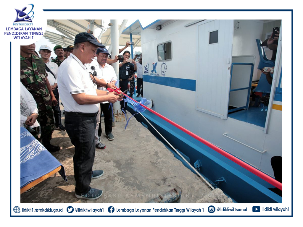 Menristekdikti Lepas Kapal Pelat Datar Cucut Nusantara ke Tual