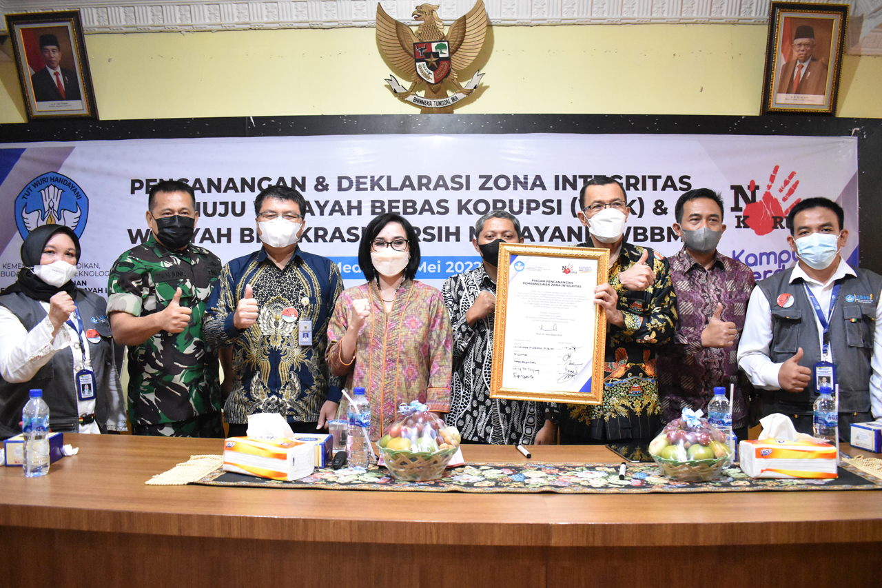 Kepala LLDikti Wilayah I Serahkan SK Pembentukan Tim Kerja Pembangunan Zona Integritas WBK dan WBBM