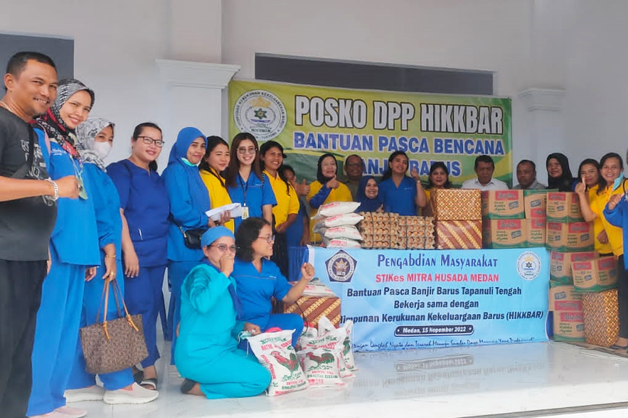 STIKes MITRA HUSADA MEDAN PENGABDIAN MASYARAKAT  BENCANA BANJIR DI BARUS KABUPATEN TAPANULI TENGAH