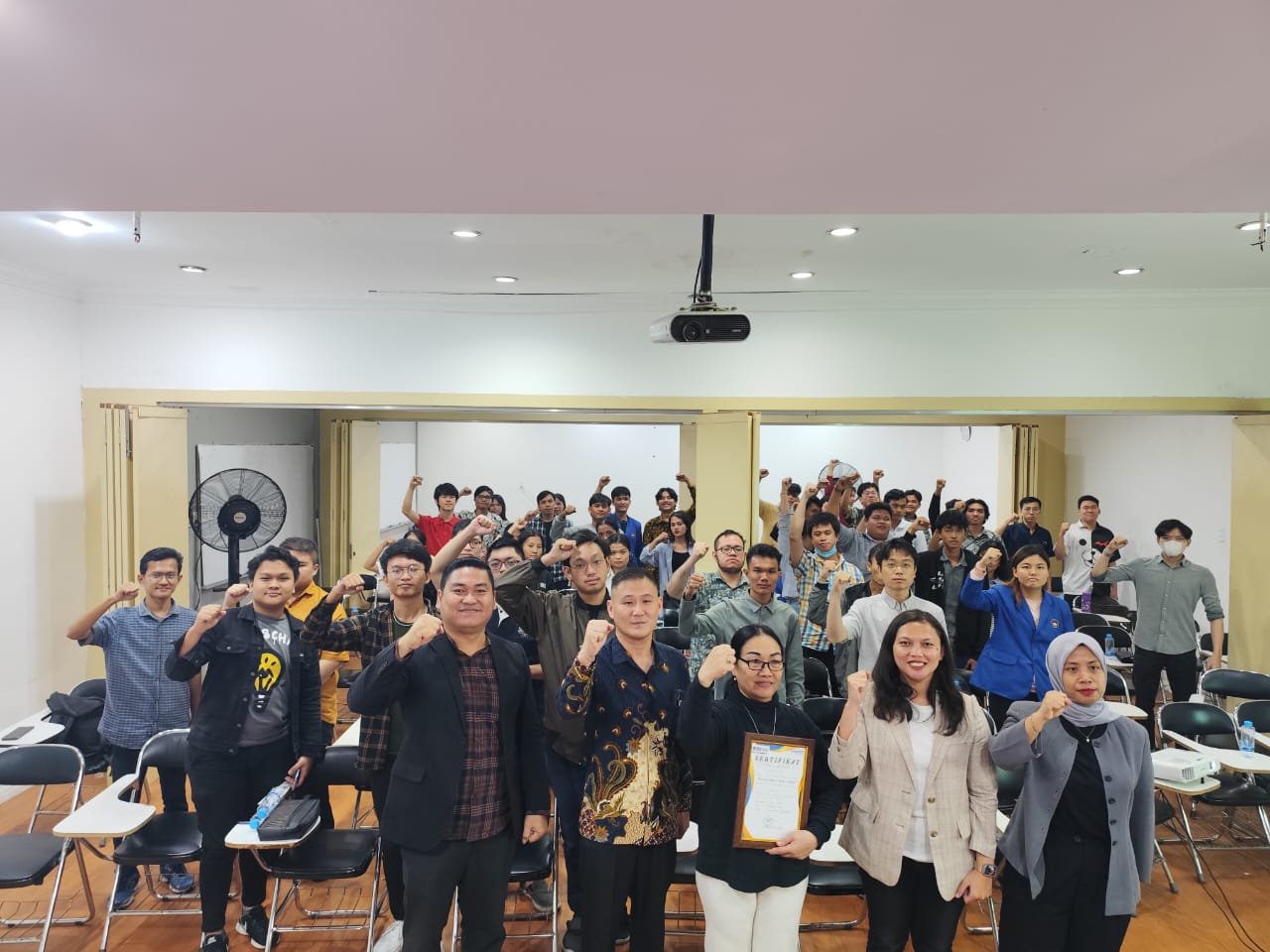 Kampus TIME MULTISMART Gelar Seminar Leadership dan Public Speaking