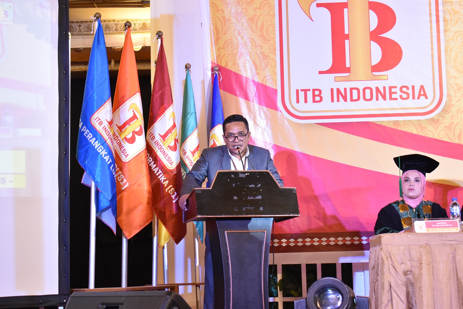 Beri Motivasi kepada Lulusan, Kepala Bagian Umum LLDikti Wilayah I Hadiri Wisuda Sidang Senat Terbuka ITB Indonesia

