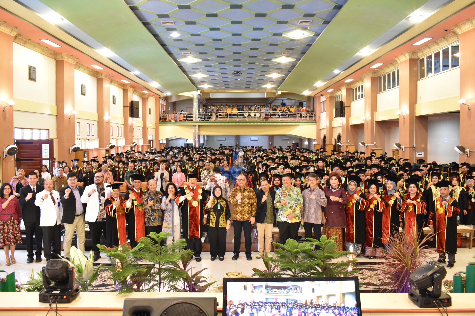 Dirjen Dikti Kemendiktisaintek Hadiri Wisuda Periode III Tahun Akademik 2024/2025 Institut Kesehatan Deli Husada Deli Tua