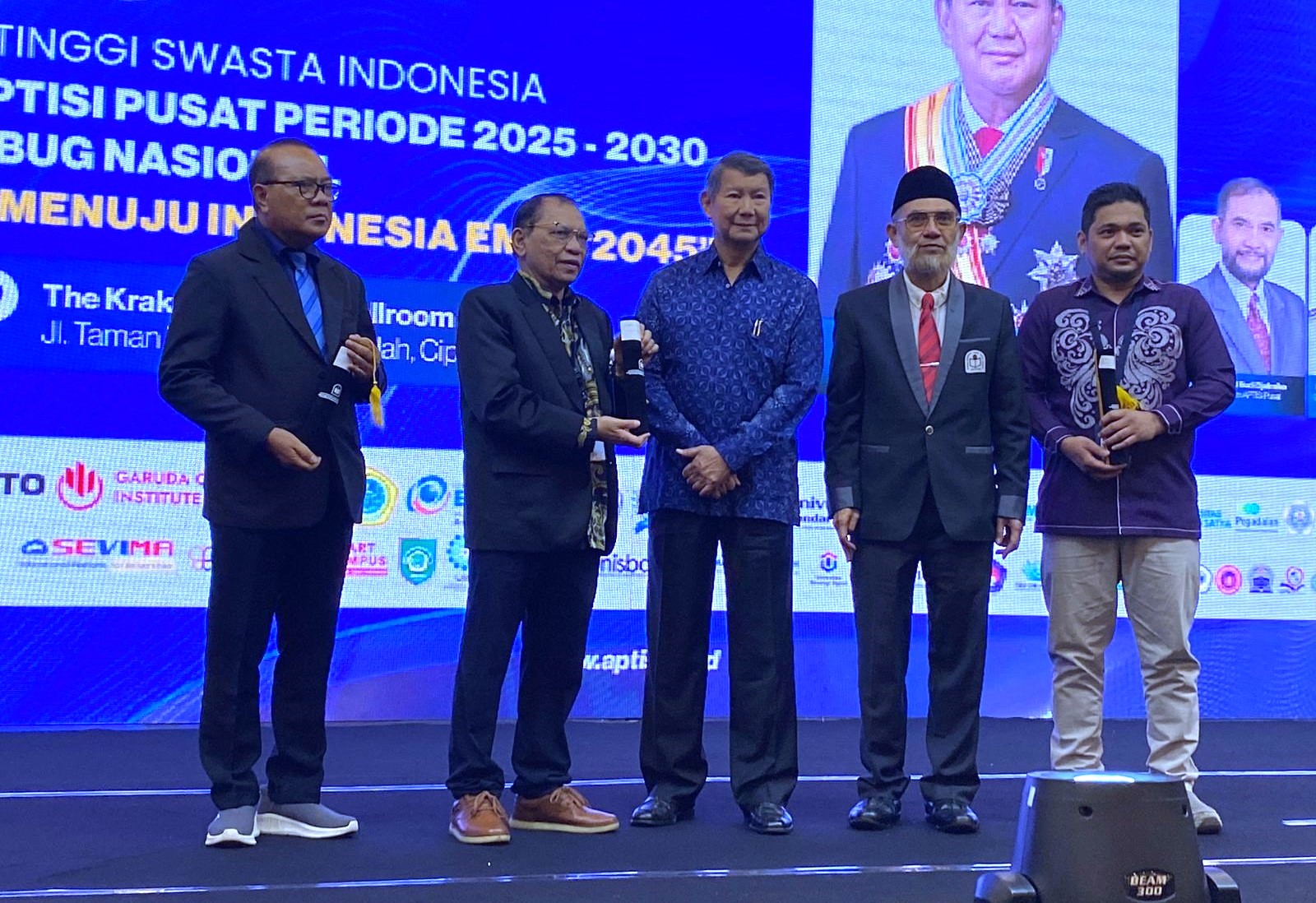 LLDIKTI Wilayah I Raih Penghargaan Nasional, Prof. Saiful: Kemenangan Ini Hasil Capaian Kerja Kolektif