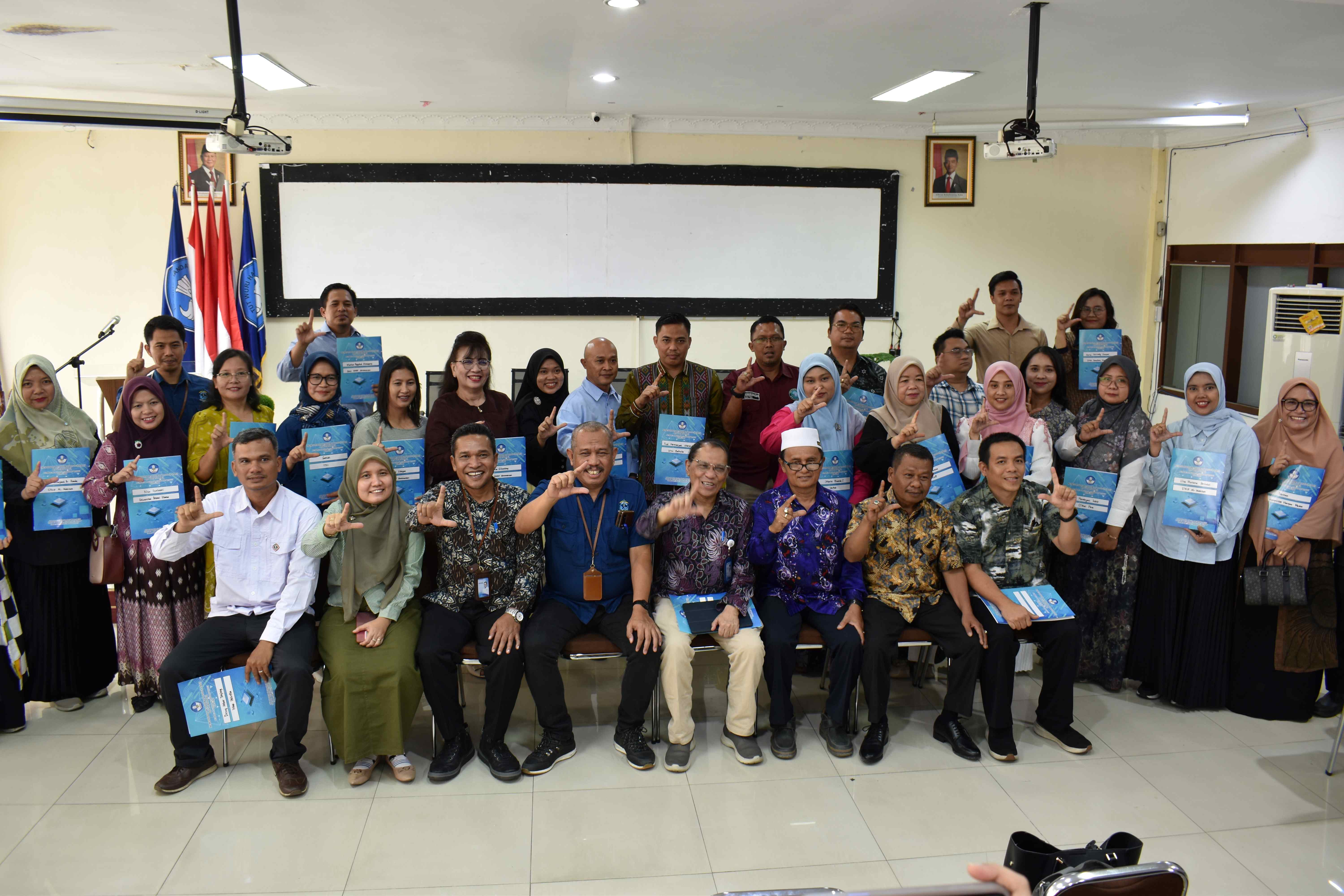 Dorong Percepatan Akreditasi Unggul Program Studi, LLDikti Wilayah I Serahkan 65 SK Lektor Kepala bagi 28 PTS