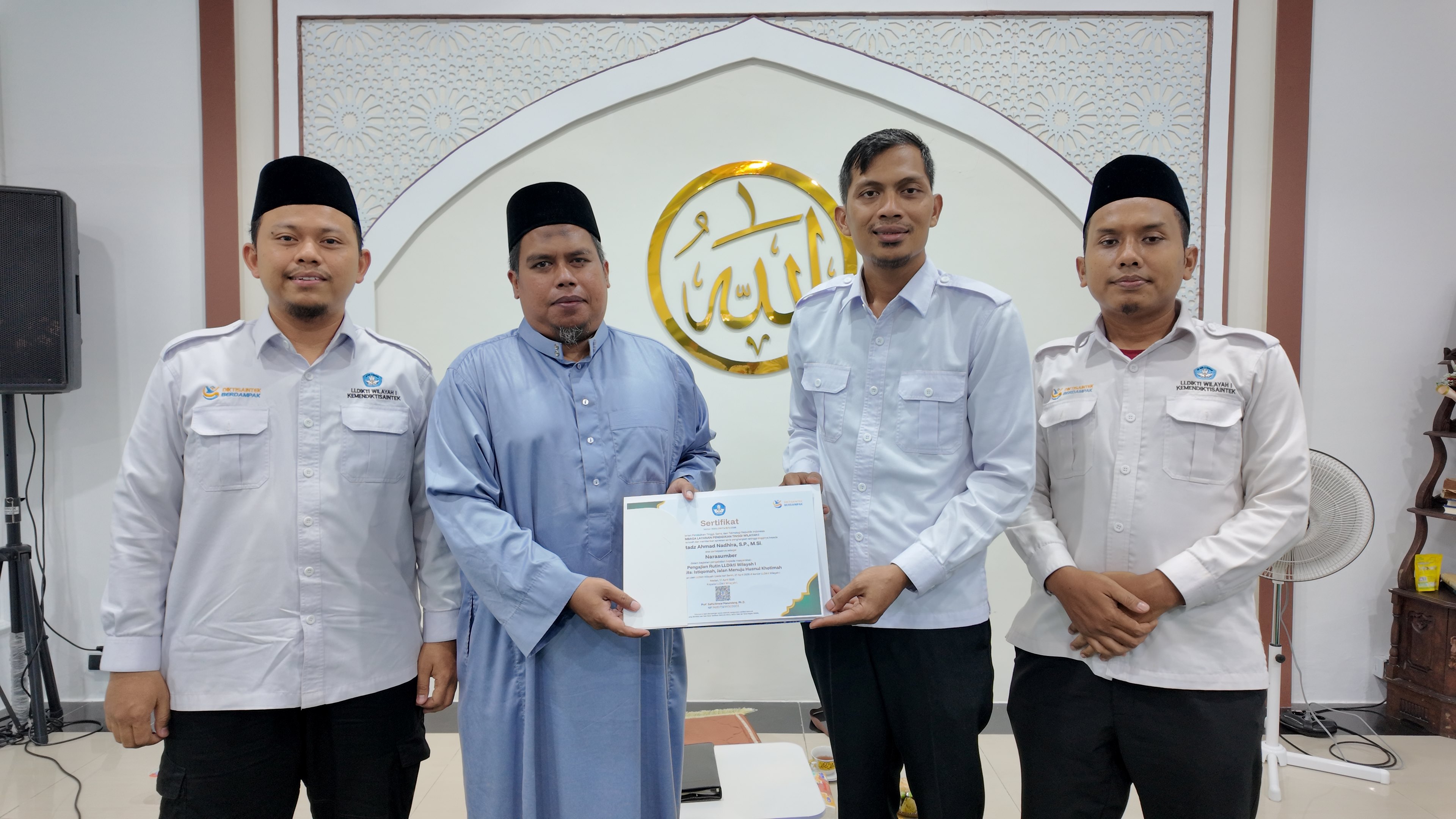 Pengajian Rutin LLDikti Wilayah I Ingatkan Jamaah: Istiqamah adalah Kunci Menuju
Husnul Khatimah