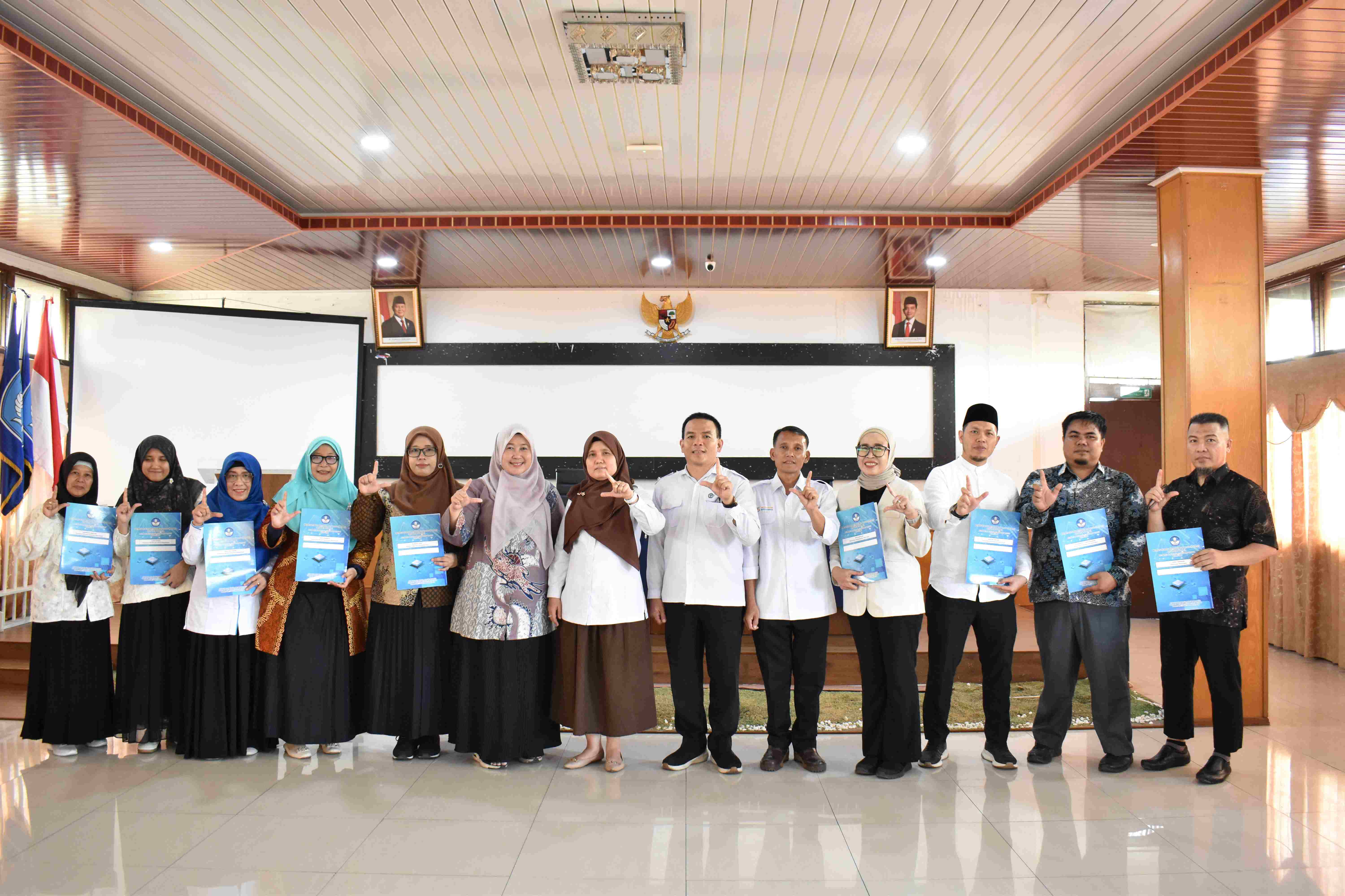 Serahkan SK Lektor Kepala, LLDikti Wilayah I Dorong Percepatan Guru Besar