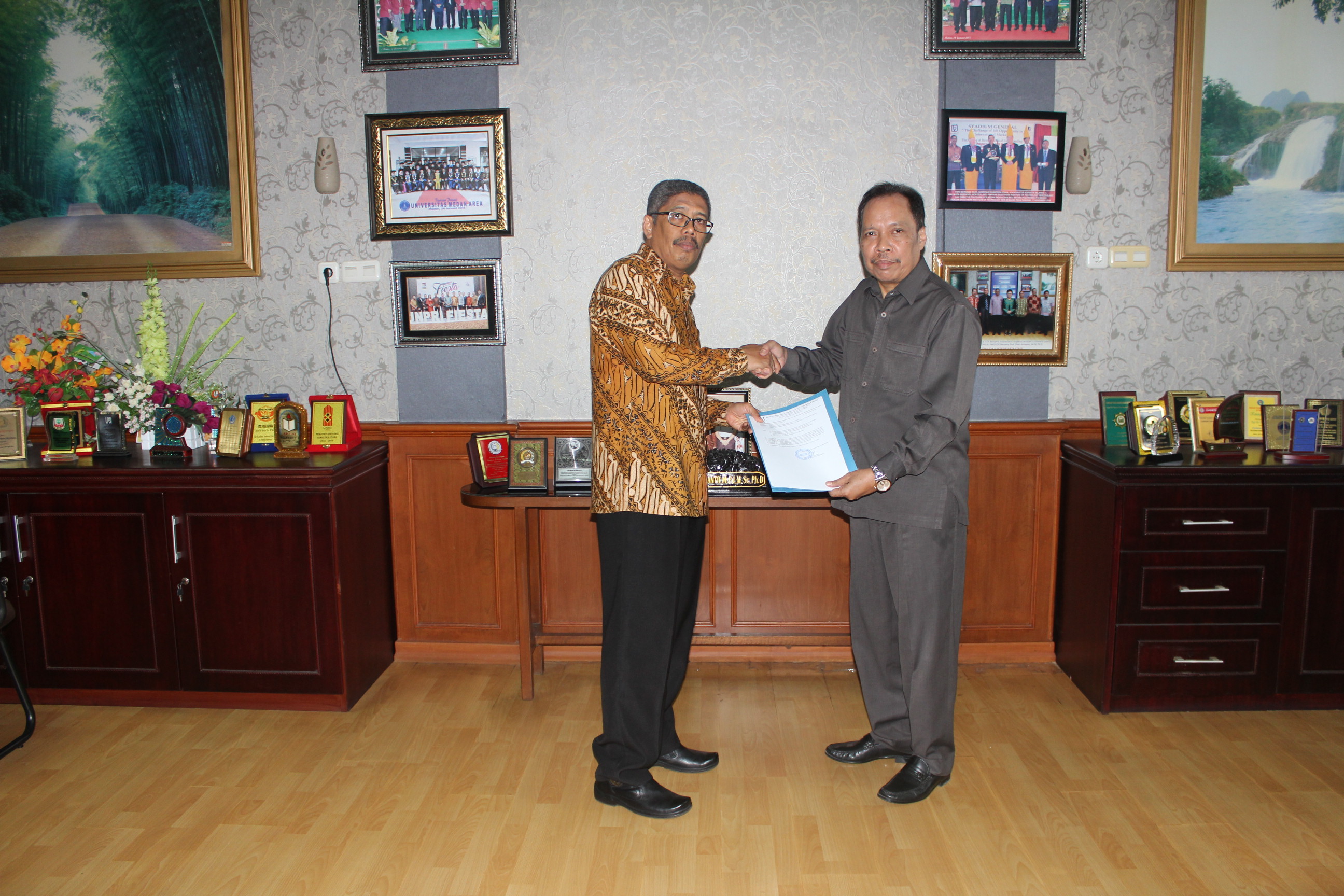 Penyerahan SK Izin Prodi Baru