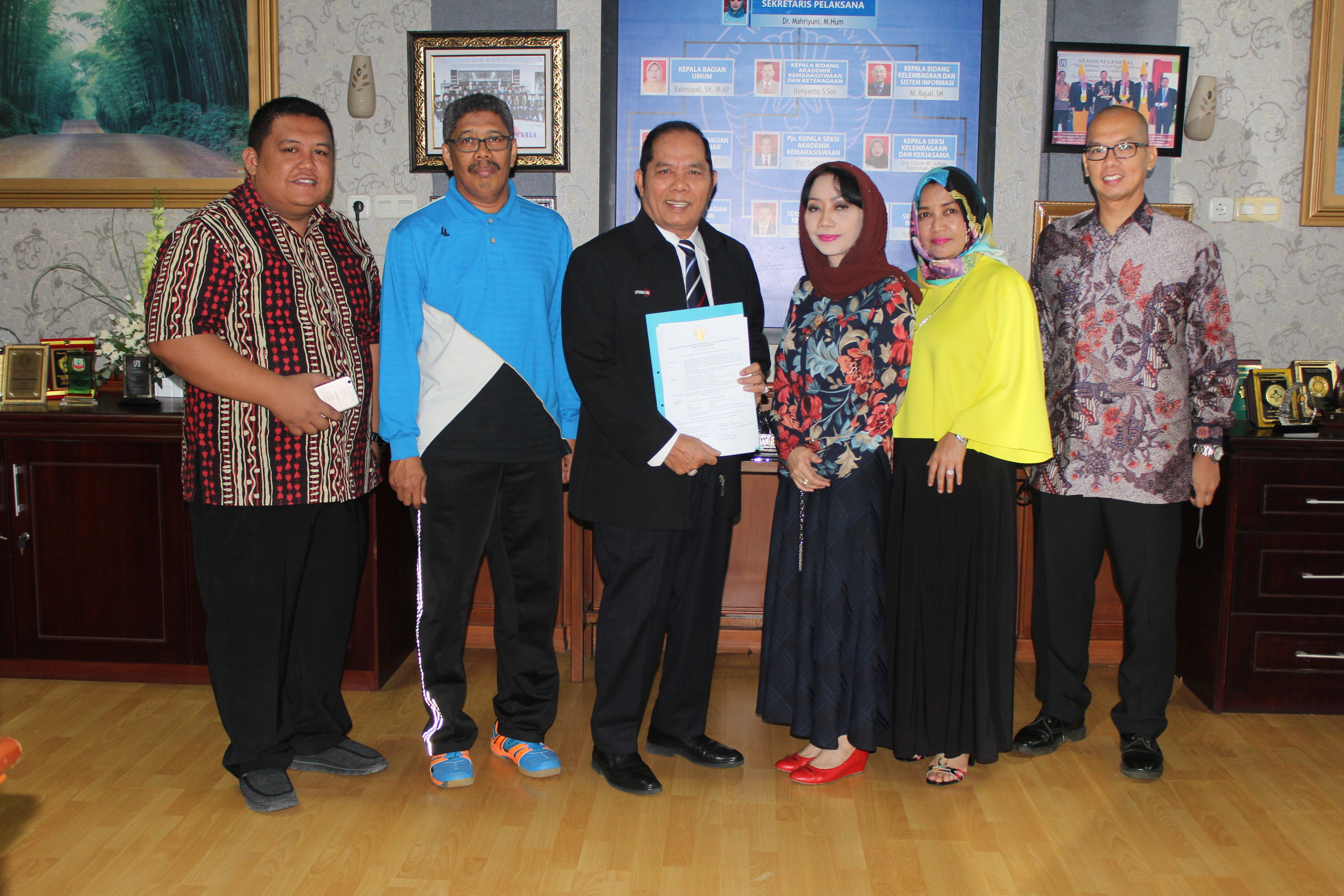 Penyerahan SK Guru Besar